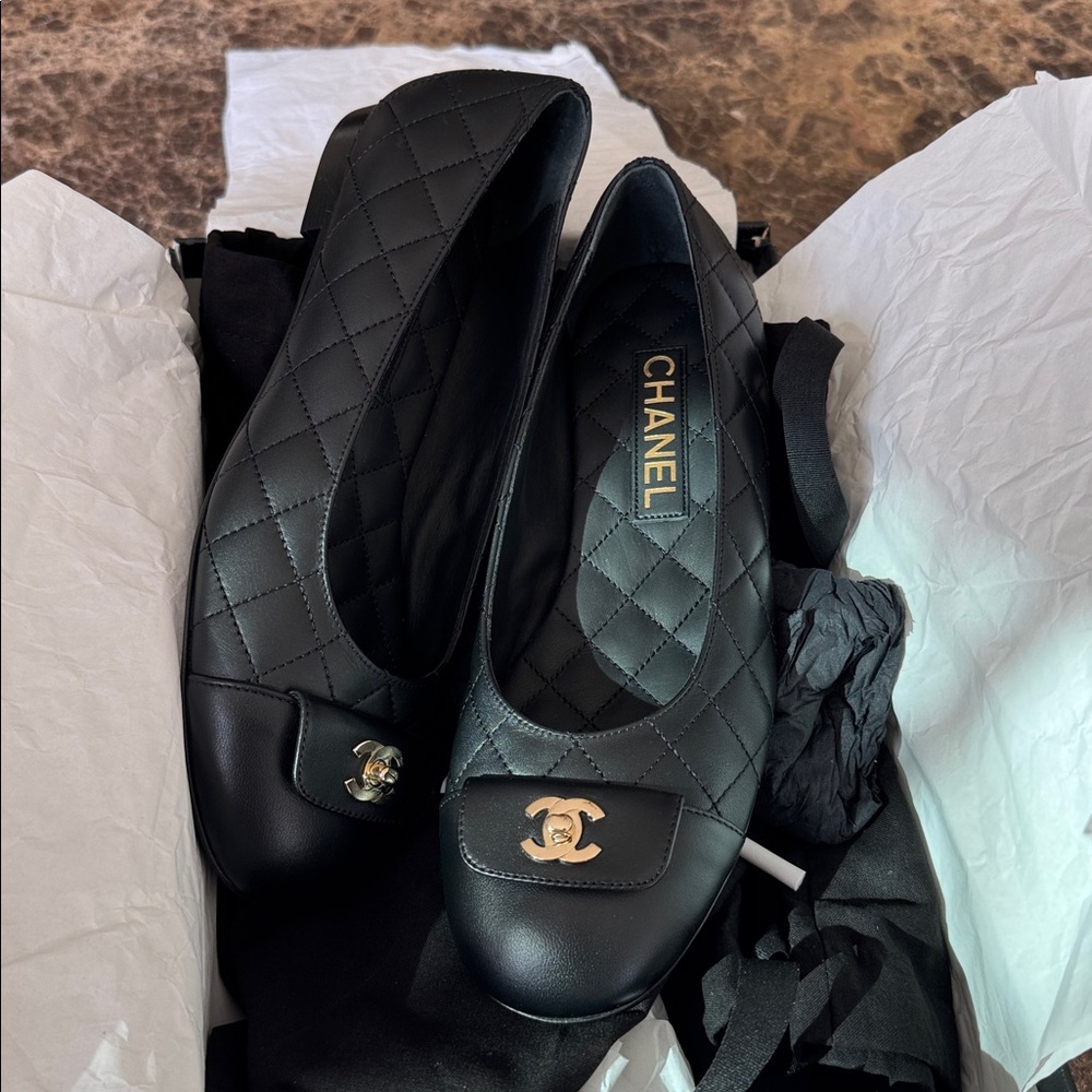 CHANEL Black Quilted Leather Ballet Flats with Gold CC Logo - Picture 7 of 10